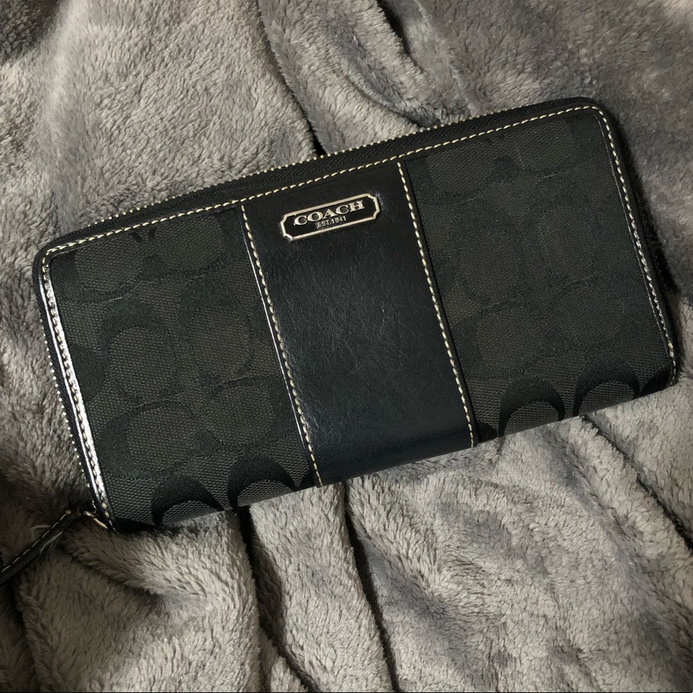 COACH zipper wallet